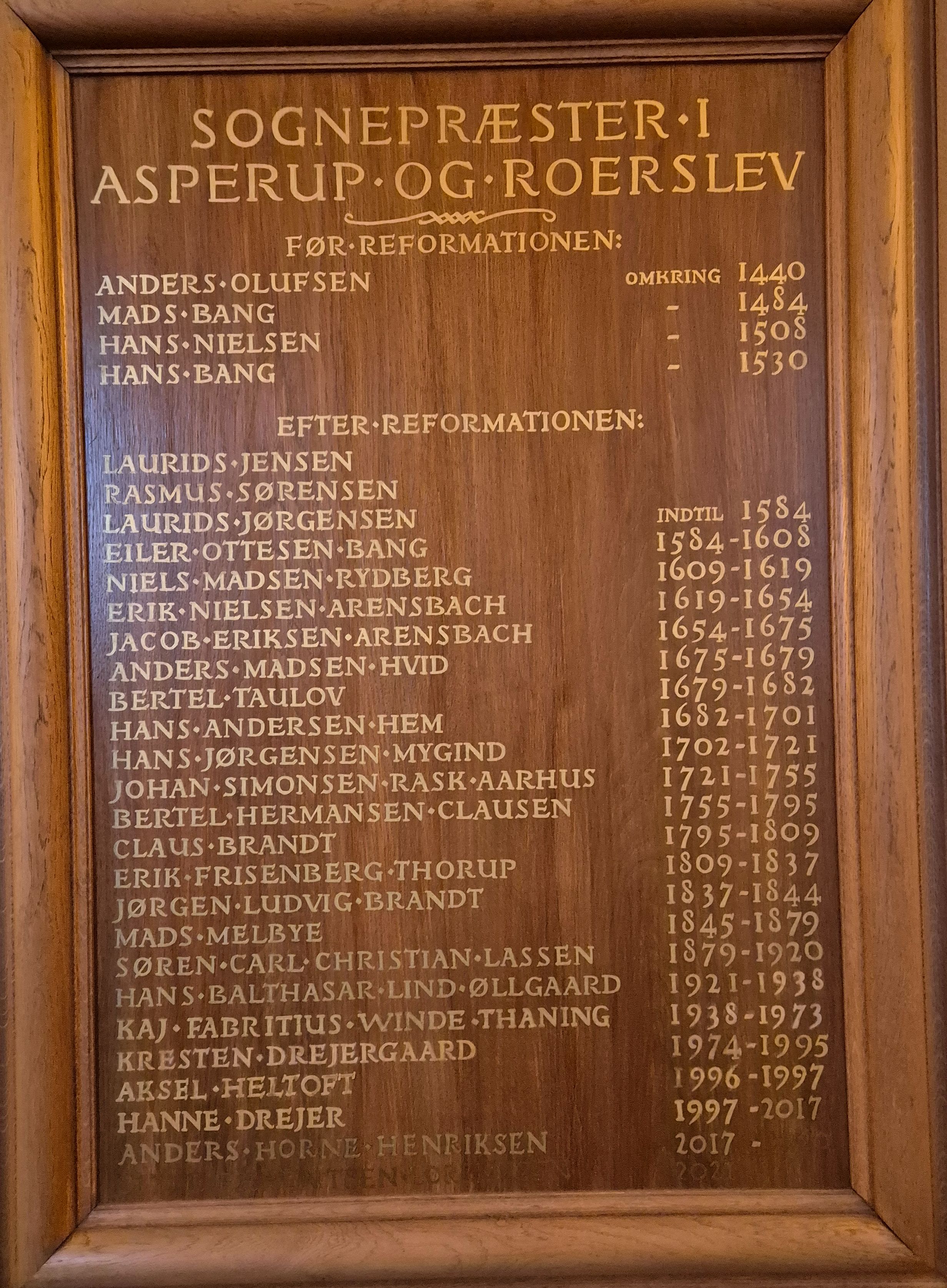 præster igemmen tiden